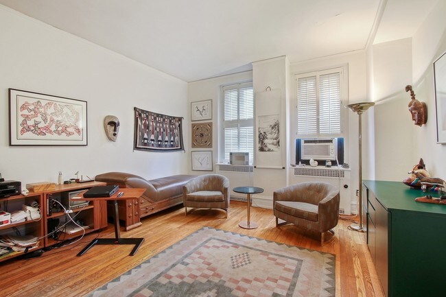 Oficina - 180 E 79th St
