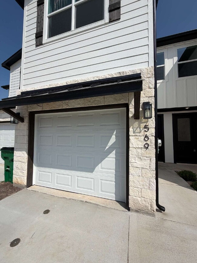 Foto del edificio - Fabulous 2 story 3 bedroom Tarleton Crossing townhome!