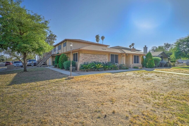 Building Photo - 3301 W Loma Ln