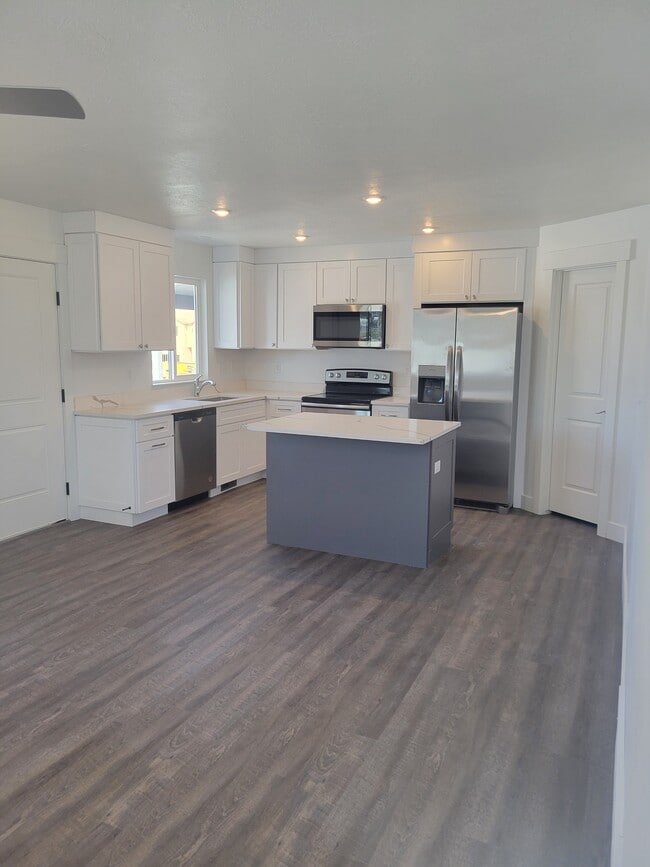 Building Photo - 116 E 730 N