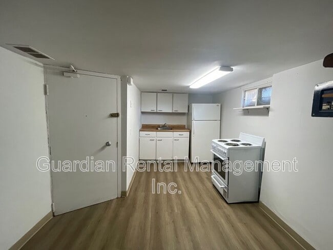 Building Photo - 179 Frederica St E