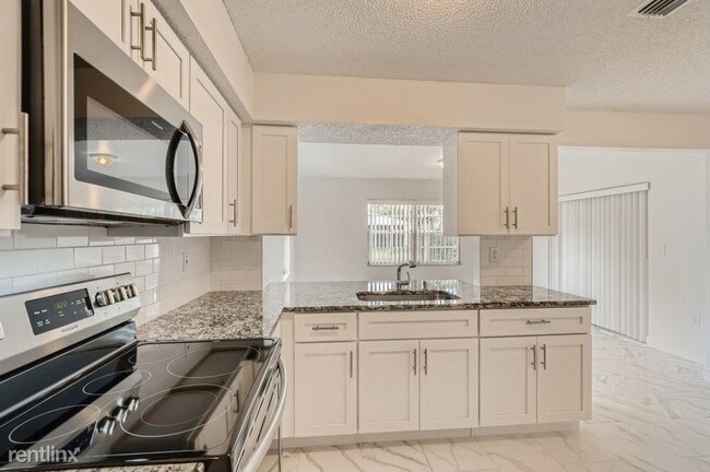 Building Photo - 2 br, 2 bath House - 2159 Danforth Road UNIT