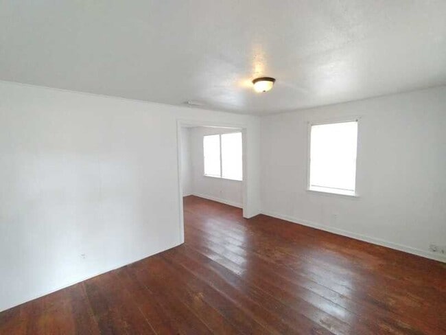 Foto del edificio - 5562 Lyle Ln