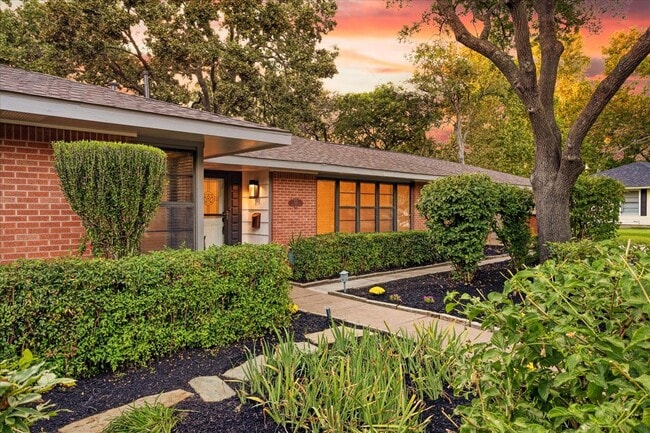 Building Photo - 524 N Wharton St