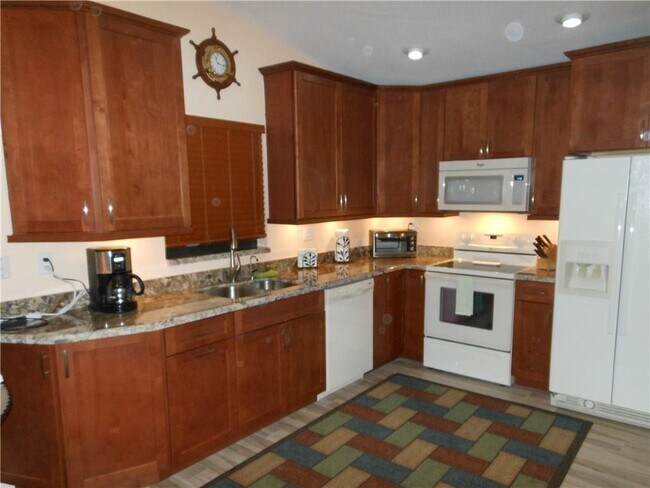 Building Photo - 231 S Ocean Shores Dr