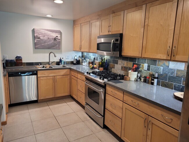 Building Photo - 11946 Dorothy St