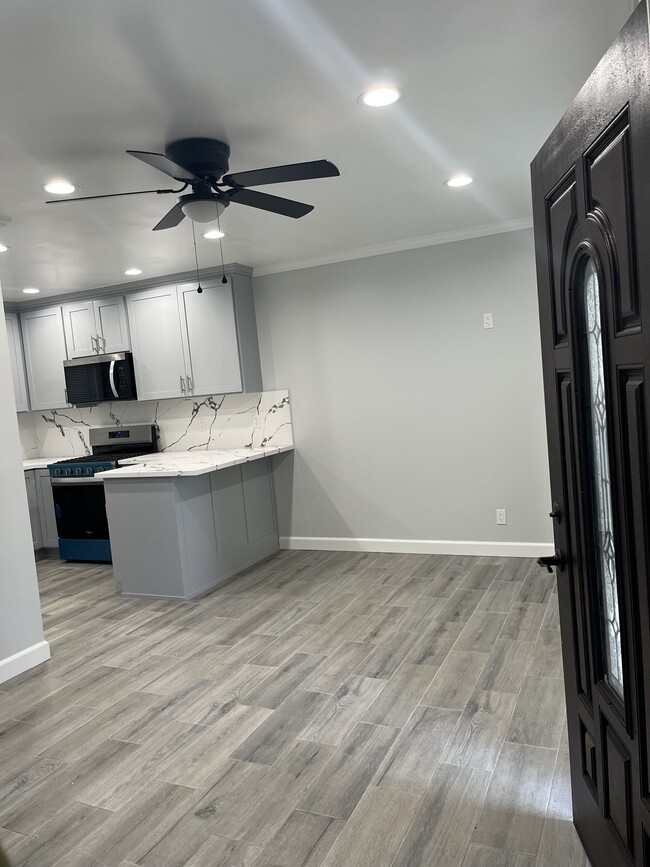 Building Photo - 728 E Harvard Pl