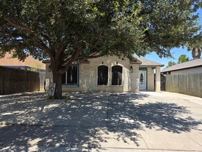 Building Photo - 312 Mescalero Dr