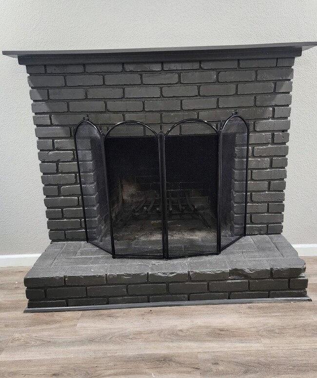 Building Photo - 917 Huntington Dr