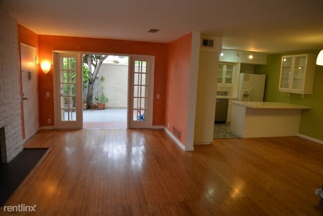 Building Photo - 3 br, 1.5 bath Townhome - 7981 Playmor Ter