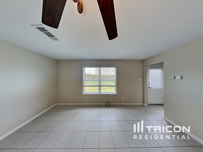 Building Photo - 332 Summer Horse Dr