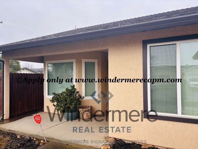 Building Photo - Available now! Charming 3-bed, 2-bath Gem in East Del Paso Heights- Your Perfect Home Awaits!