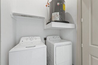 Building Photo - 170 Malone St