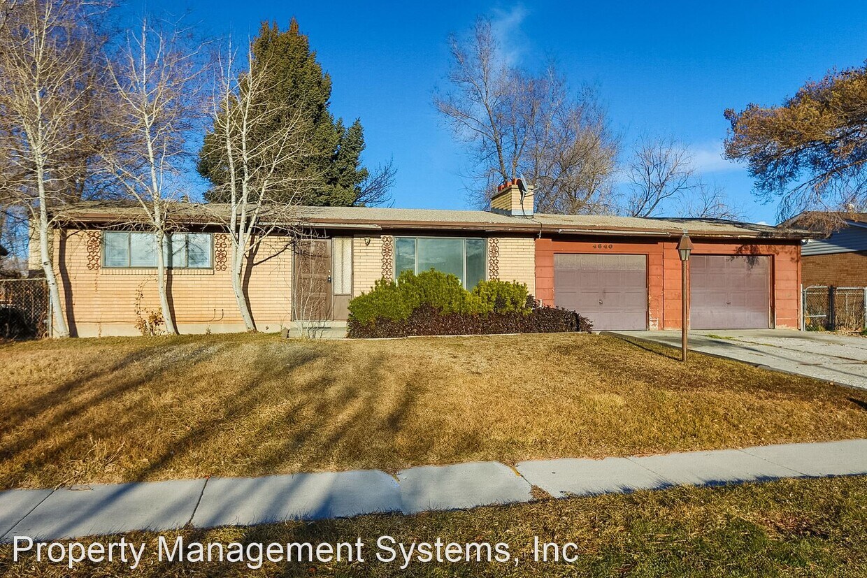 Primary Photo - 4640 W Palmer Dr