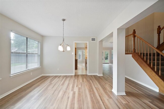 Foto del edificio - 2402 Brookdale Dr