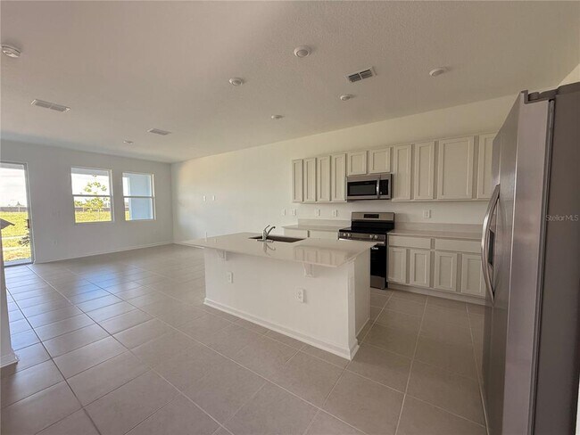 Building Photo - 2999 Maloof Dr