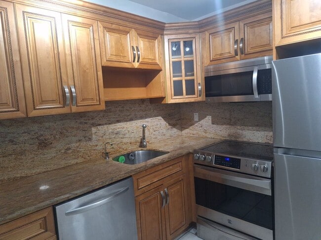 Foto del edificio - 201 180th Dr