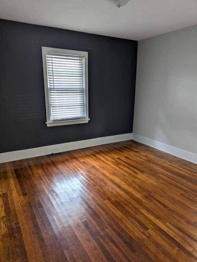 Building Photo - 1206 S 9th St