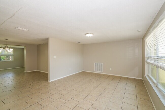 Foto del edificio - 10933 Felsdale Ave