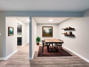 Building Photo - Vetra5480