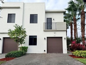 Building Photo - 404 SW 91st Ct