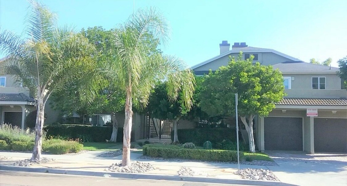 Foto principal - 4359 Louisiana St