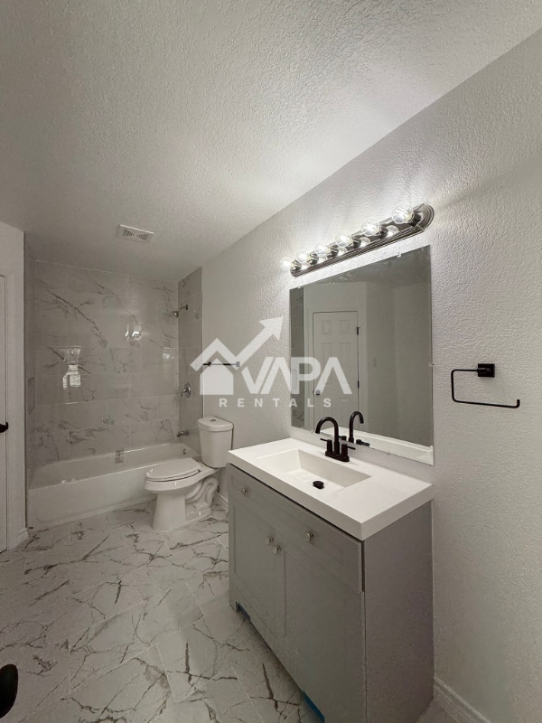 Building Photo - 4135 Sunrise Glade Dr