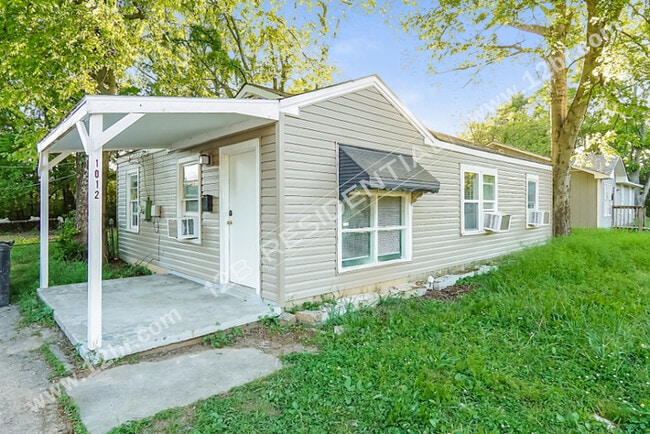 Building Photo - 3-Bedroom Home in West End Manor Neighborhood
