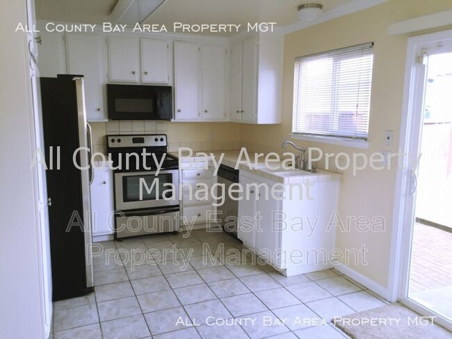 Building Photo - 4709 Valencia Way