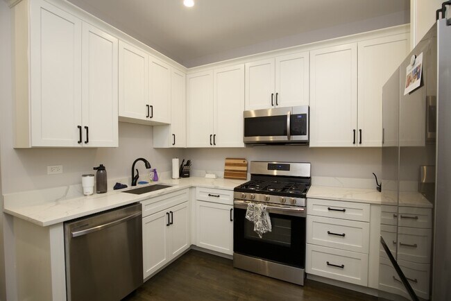 Building Photo - 1457 W Farragut Ave