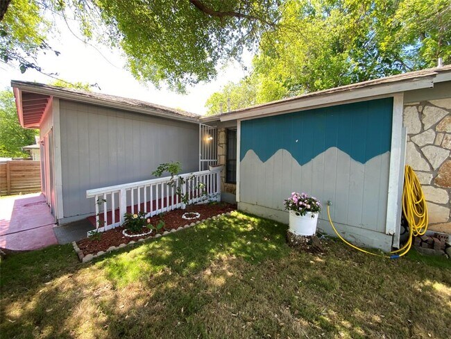 Foto del edificio - 4808 Spring Meadow Cove