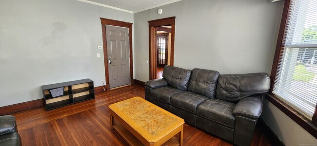 Foto del edificio - 352 Elm St