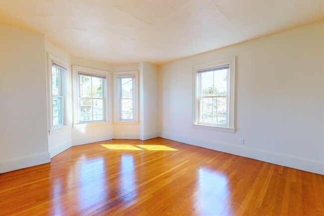 Building Photo - 51 Robbins St