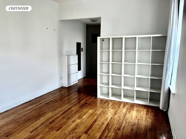 Building Photo - 100 W 85th St