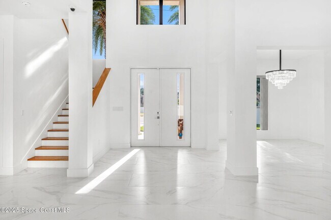 Foto del edificio - 2355 N Riverside Dr