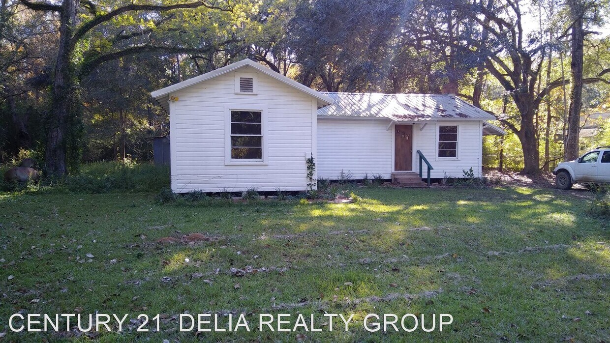 2 br, 1 bath House 8194 LA Hwy 112 House Rental in Dry Creek, LA