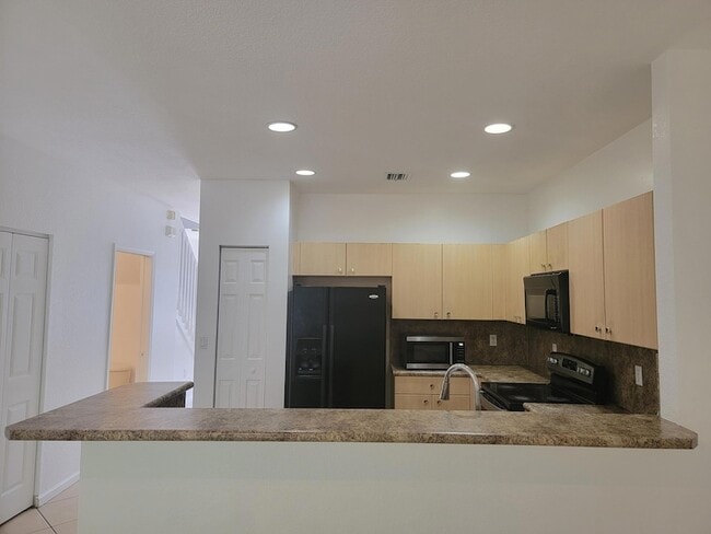 Building Photo - 2603 SW 82nd Ave