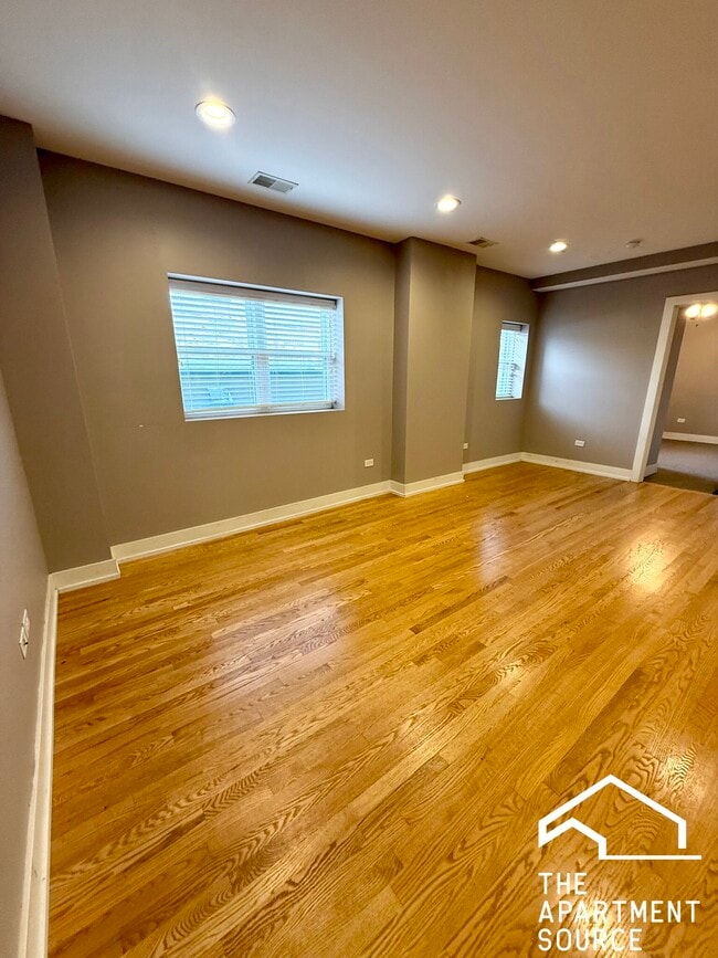 Building Photo - 3433 S Indiana Ave