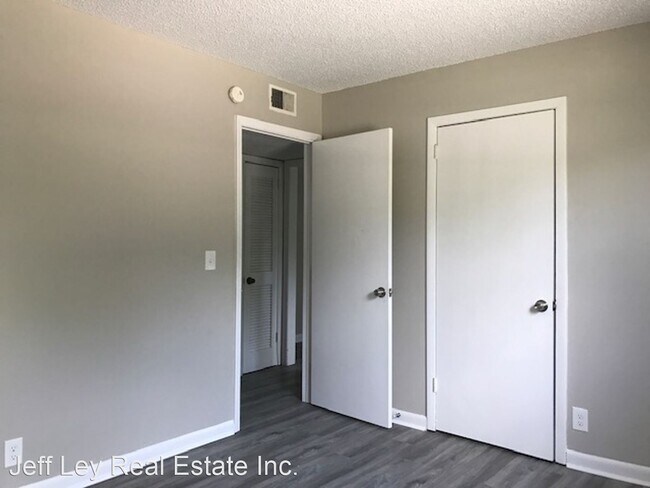 Building Photo - 2 br, 1 bath House - 3455 Brick Church Pike