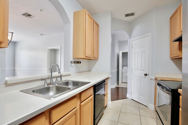 Foto del edificio - Spacious 2/2 Condo in Gated Orlando Commun...