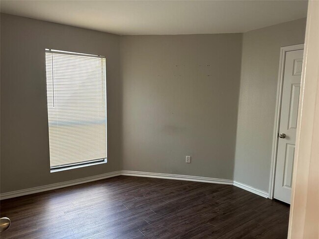 Foto del edificio - 9817 Walnut St