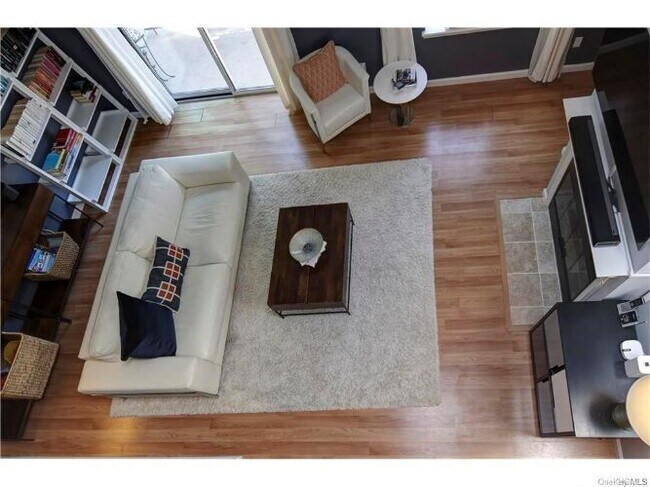 Foto del edificio - 76 Peck Ave