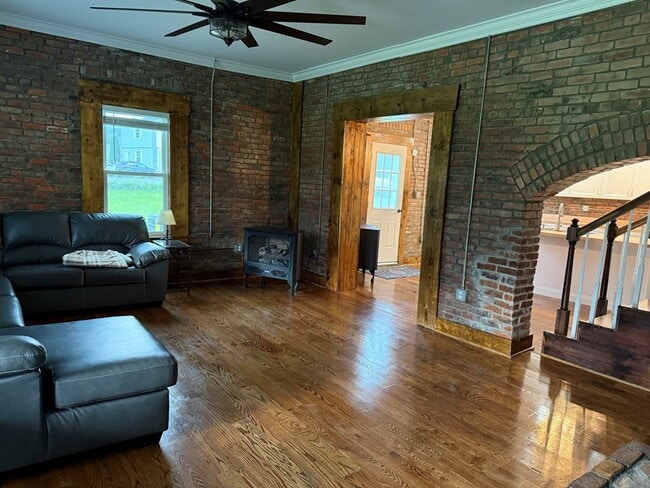 Building Photo - 110 Vincent Ln