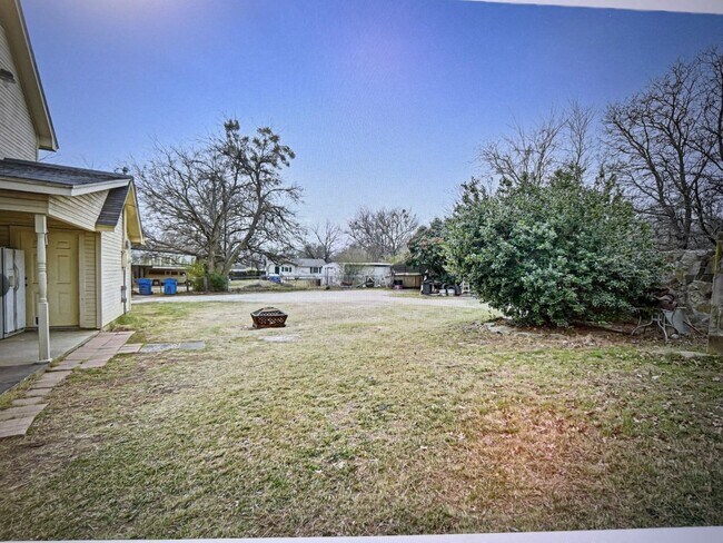 Foto del edificio - Move in special $500.00 Off 1st month rent!! Country style living on the hill but within the city