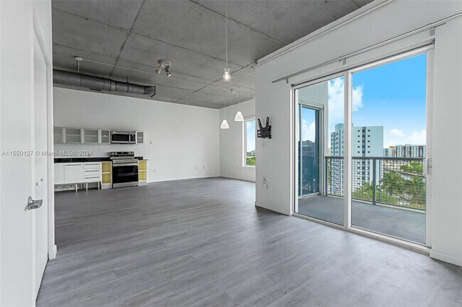 Foto del edificio - 10 SW South River Dr