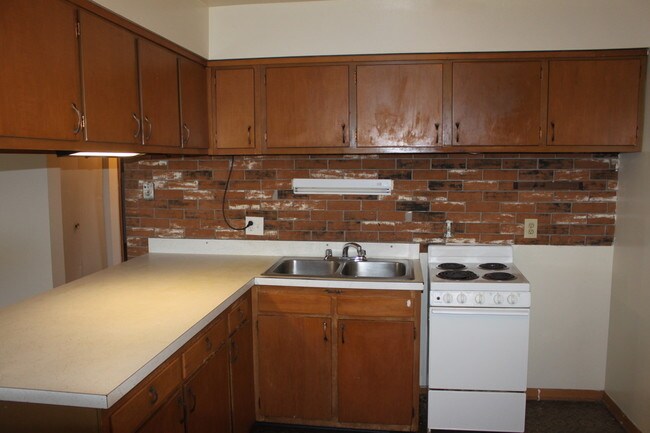Kitchen - 357 E 14th Ave