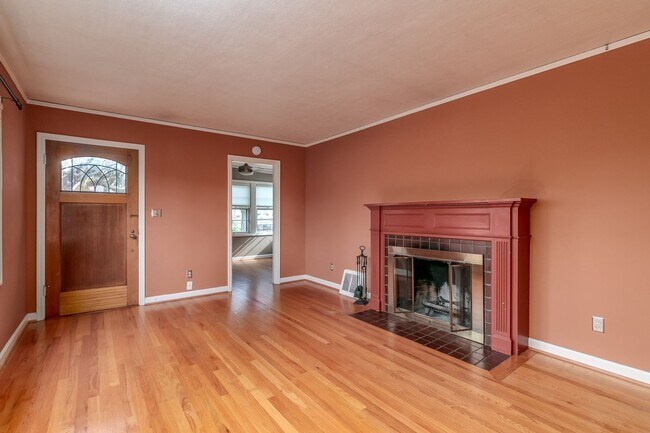 Building Photo - University Park Cutie -2 BR 1 BA