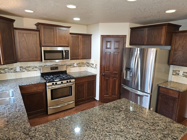 Building Photo - Beautiful 4 bedroom 2.5 bath CDA home for rent!