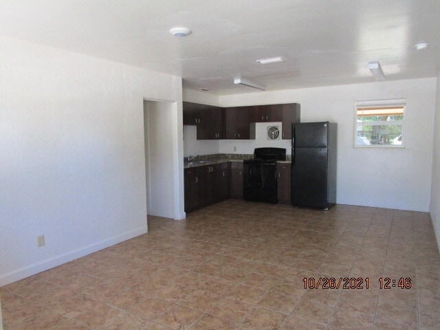 Foto del edificio - 946 Lewis Dr