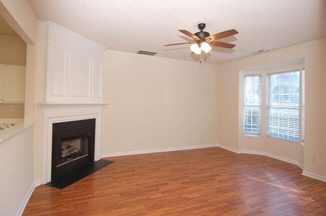 Foto del edificio - 221 Orchard Park Dr